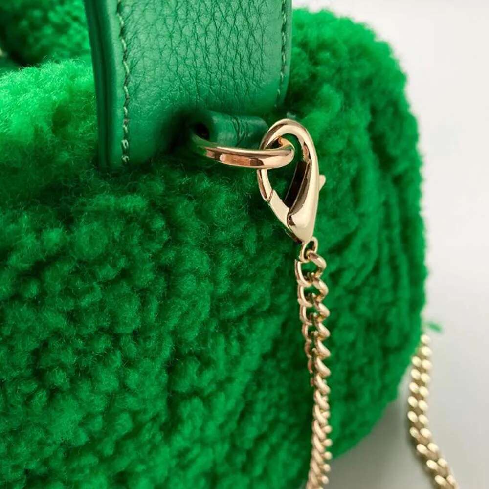 Fashion Furry Lambswool Flap Woman Design Soft Plush Girls Chain Messenger Shoulder Bag Crossbody Ladies Purse Handbags