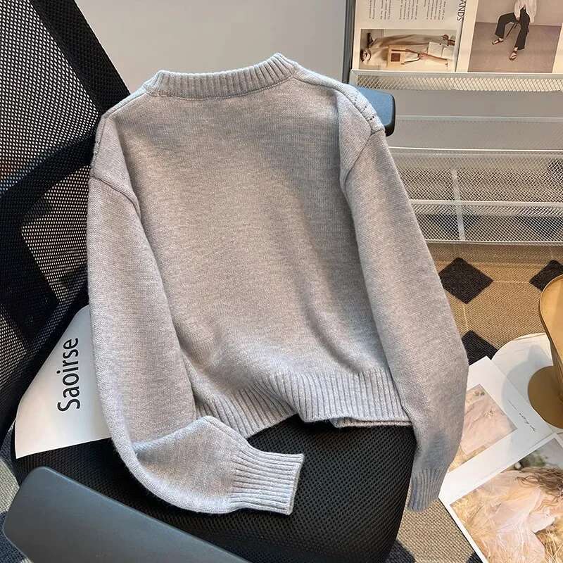 Grey Top Cardigan Women's And Winter 2024 Early Autumn New Japanese Fashion Sense Long Sleeve Sweater Coat.