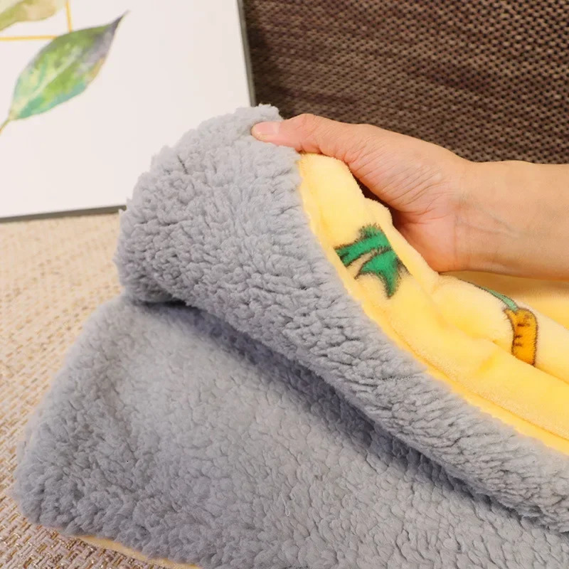 Thickened Dog Blanket Pet Bed for Warm Winter Fluffy Soft Blankets Cat Cover Sheet Accessories 250115
