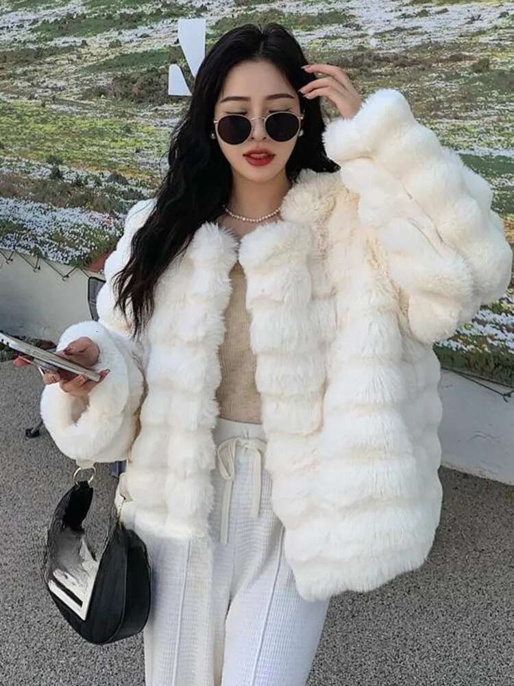 DEAT Fashion Women's Faux Coat O-Neck Long Sleeve Loose Thick Imitation Rabbit Fur Short Jacket Winter 2024 New