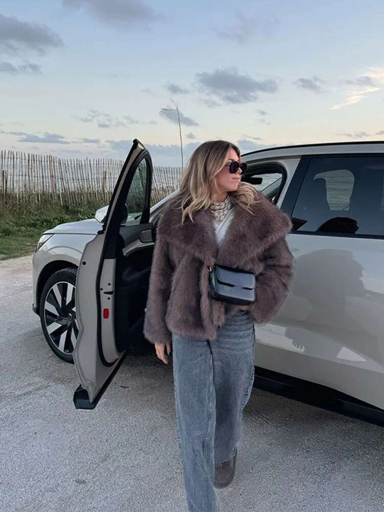 Winter Woman Solid Color Warm Faux Fur Coat Vintage Lapel Collar Long Sleeves Loose Lady Jacket New Female High Street Outerwear