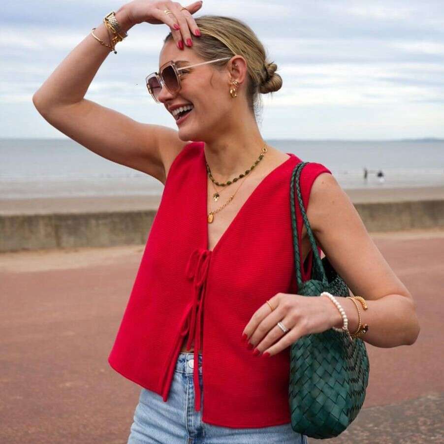 2025 European and American women's hot selg top fashionable casual strap rabbit veet vest temperament versatile new trend clothing ins