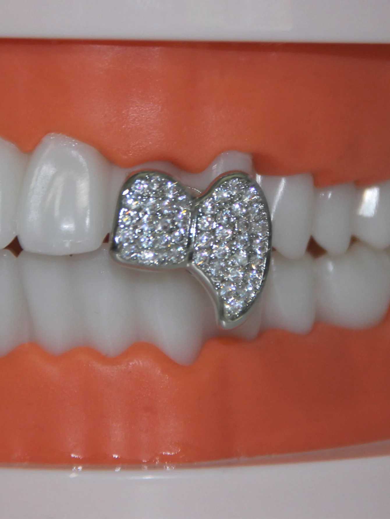 Hip Hop Rock Men Women Iced Out Cubic Zircon Teeth Grillz Caps Bling CZ Micro Pave Teeth Grills Halloween Cosplay JewelryXJ250114
