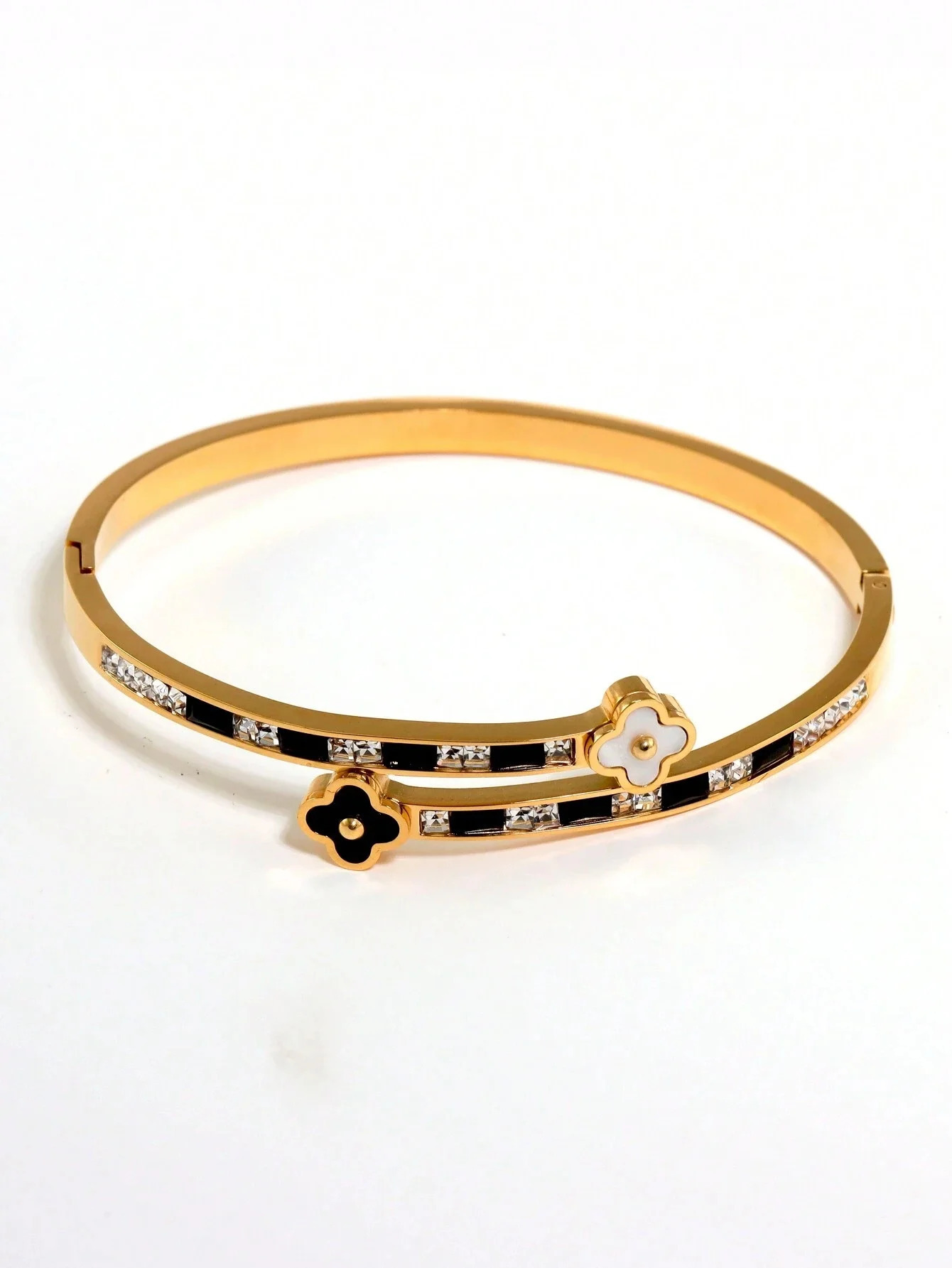 A steel fashion womens bangle 250109