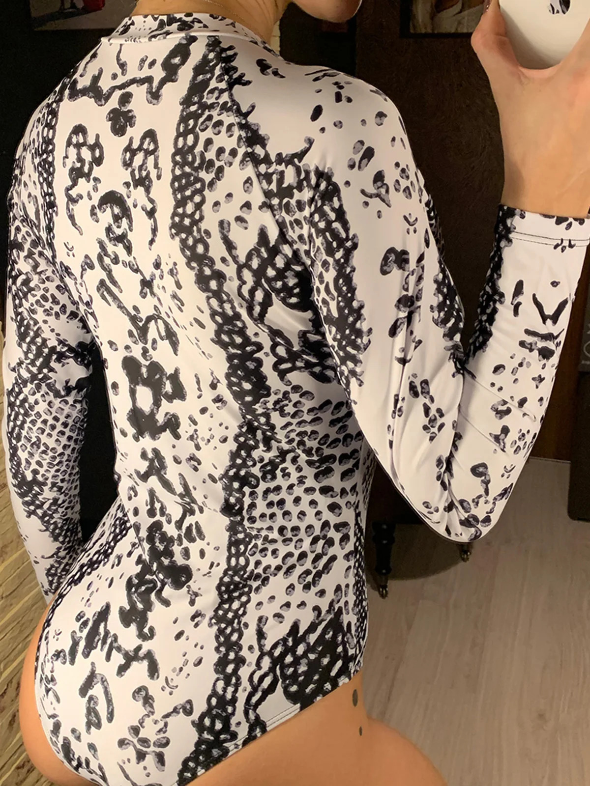 Sexy Zipper Rash Guard One Piece Swimsuit Women Swimwear Female Snake Skin Printed Long Sleeve Bather Bathing Suit V2108L 250106