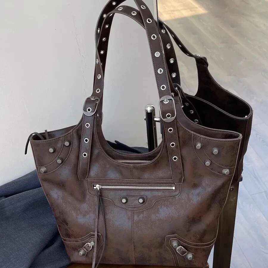 Punk Cow Cool Hand Heavy Industry Retro Rivet Bags 2024 New Trendy Tote Women's Handbags Shoulder Bag Large Capacity