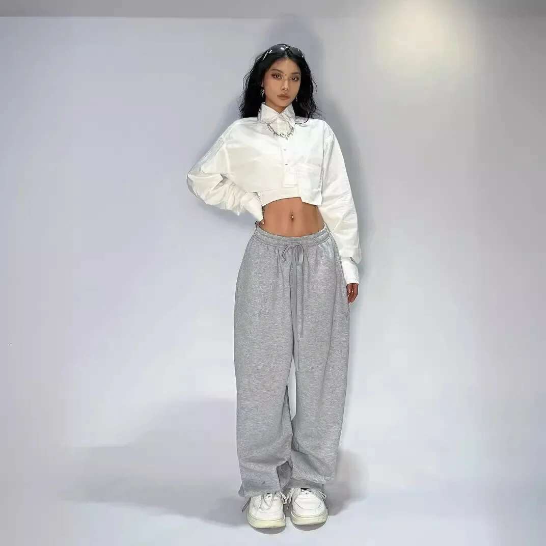 Casual Comfy Grey Sweatpants For Women With Starchy Waist Loose Fit And Parachute Pants