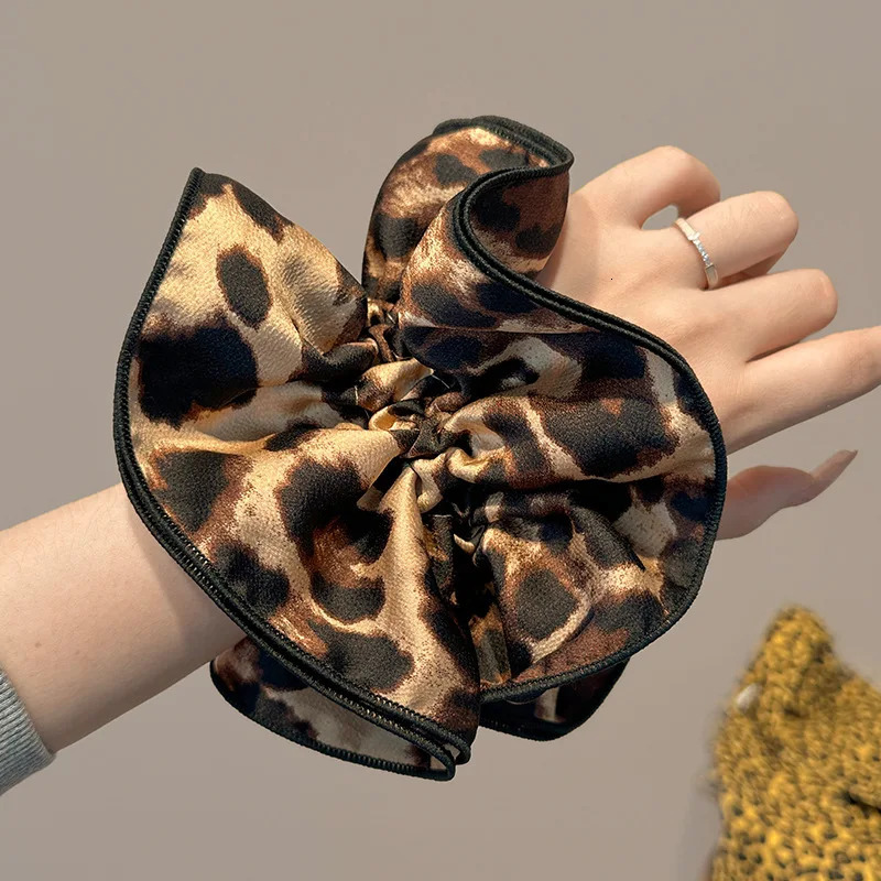 Korea Trend Big Leopard Scrunchies Women Girls Elastic Hair Rubber Bands Accessories Tie Ring Rope Headdress Headwear 250118