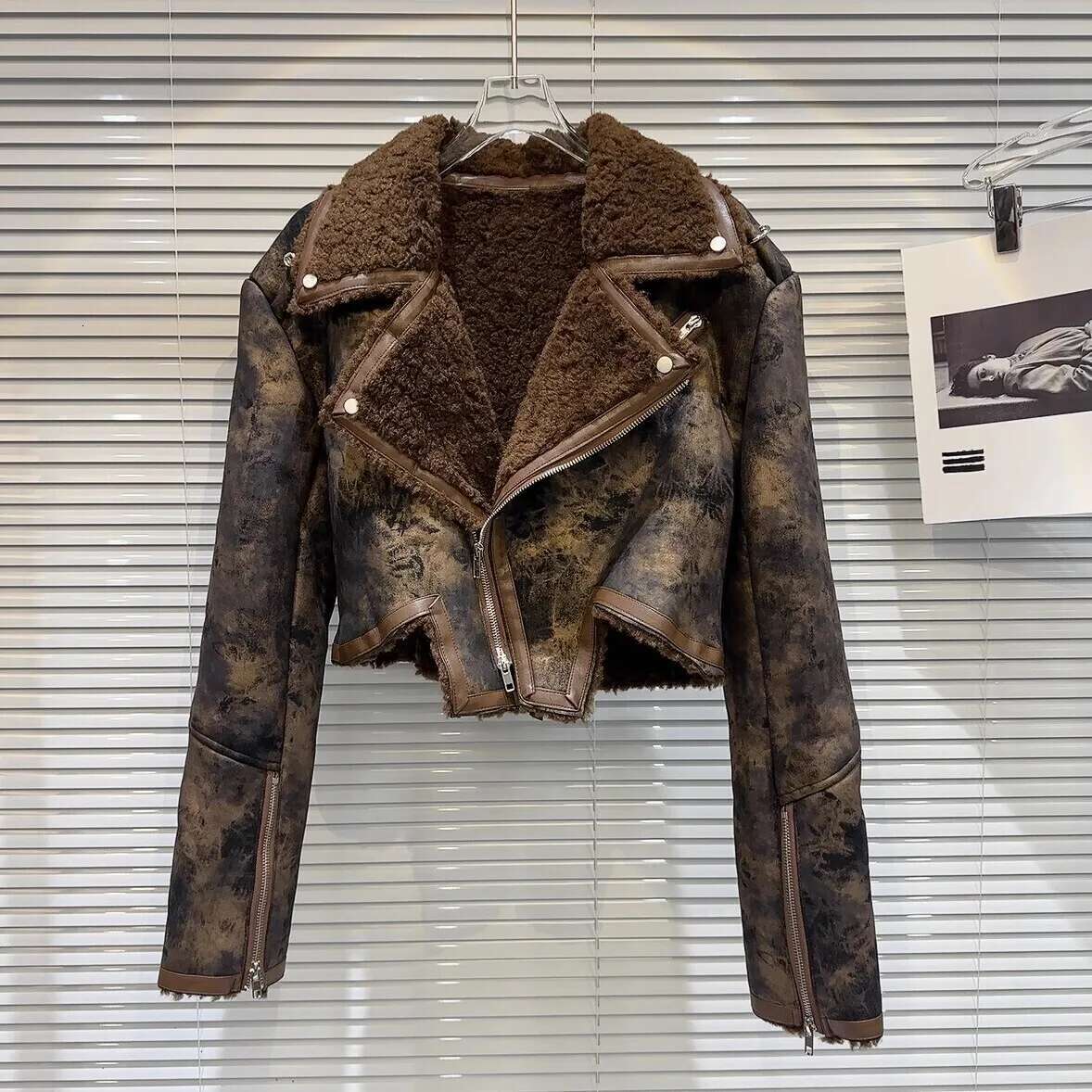 PREPOMP 2024 Winter New Collection Turn Down Collar Zippers Sleeve Cuff Faux Fur Leather Jacket Women Irregular Coat Gh010