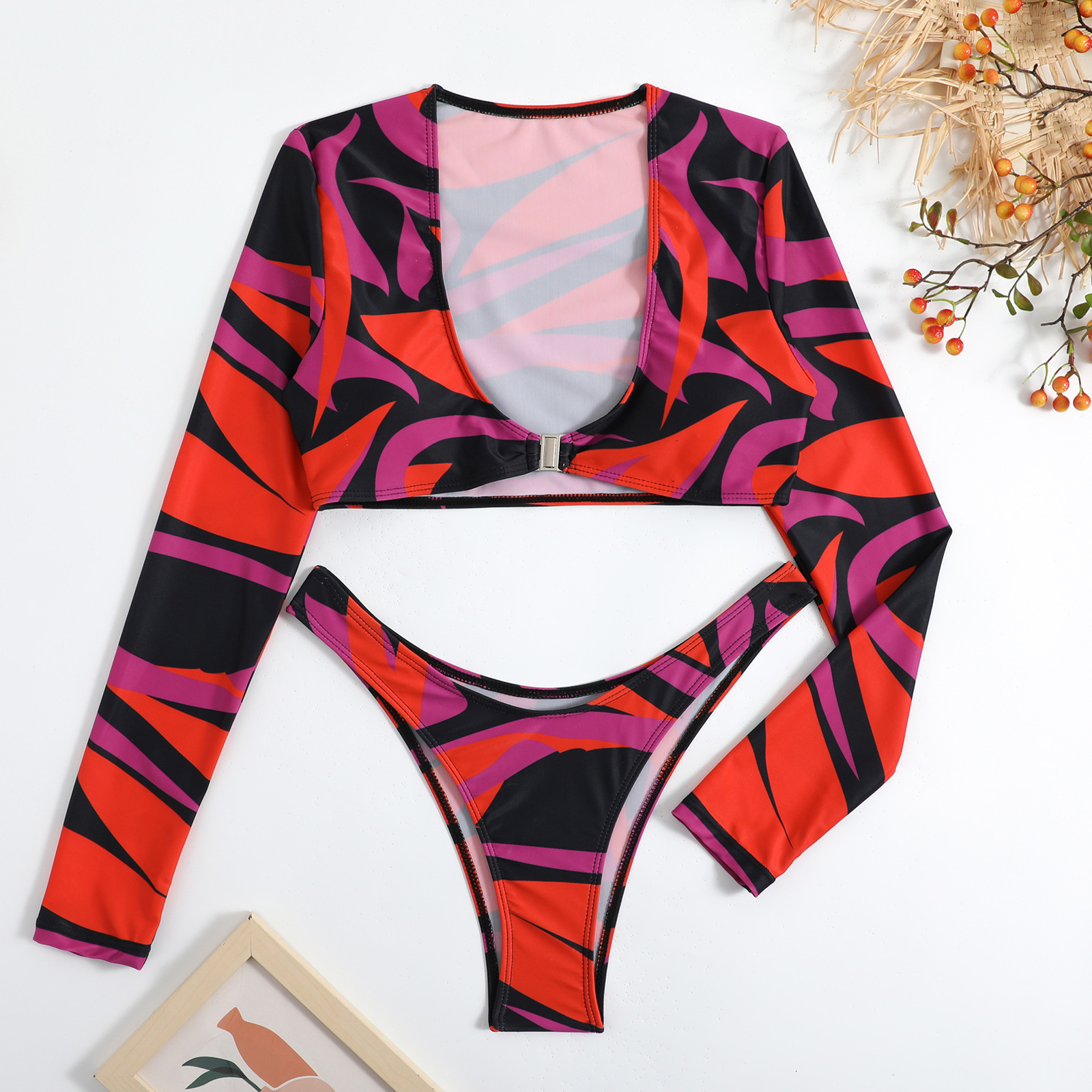 New sexy colored printed long sleeved sun resistant split bikini swimwear