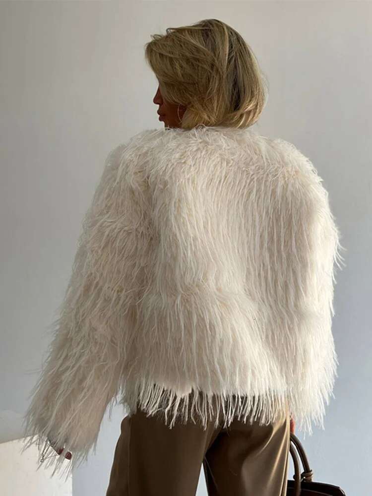 Elegant Faux Fur Women Coat Warm Open Long Sleeve O-Neck Thicken Female Short Jacket 2024 Autumn Street Lady Outwears