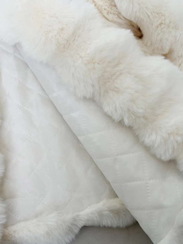DEAT Fashion Women's Faux Coat O-Neck Long Sleeve Loose Thick Imitation Rabbit Fur Short Jacket Winter 2024 New
