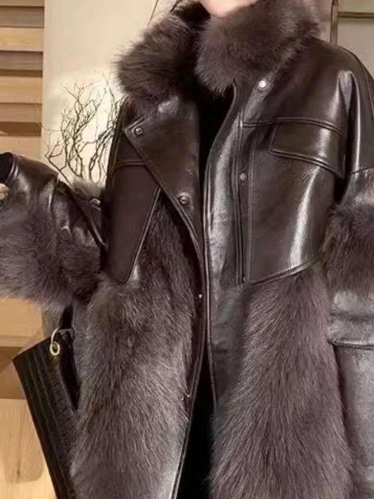 UCXQ Elegant Faux Coat Streetwear Stand Collar Double-Faced Fur Splicing PU Fashion Tide Jacket Women 2025 Autumn Winter 185