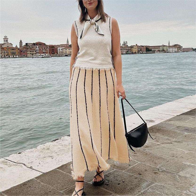 European American women's hot selg striped tassel knitted skirt 2025 new style temperament chic and elegant clothing