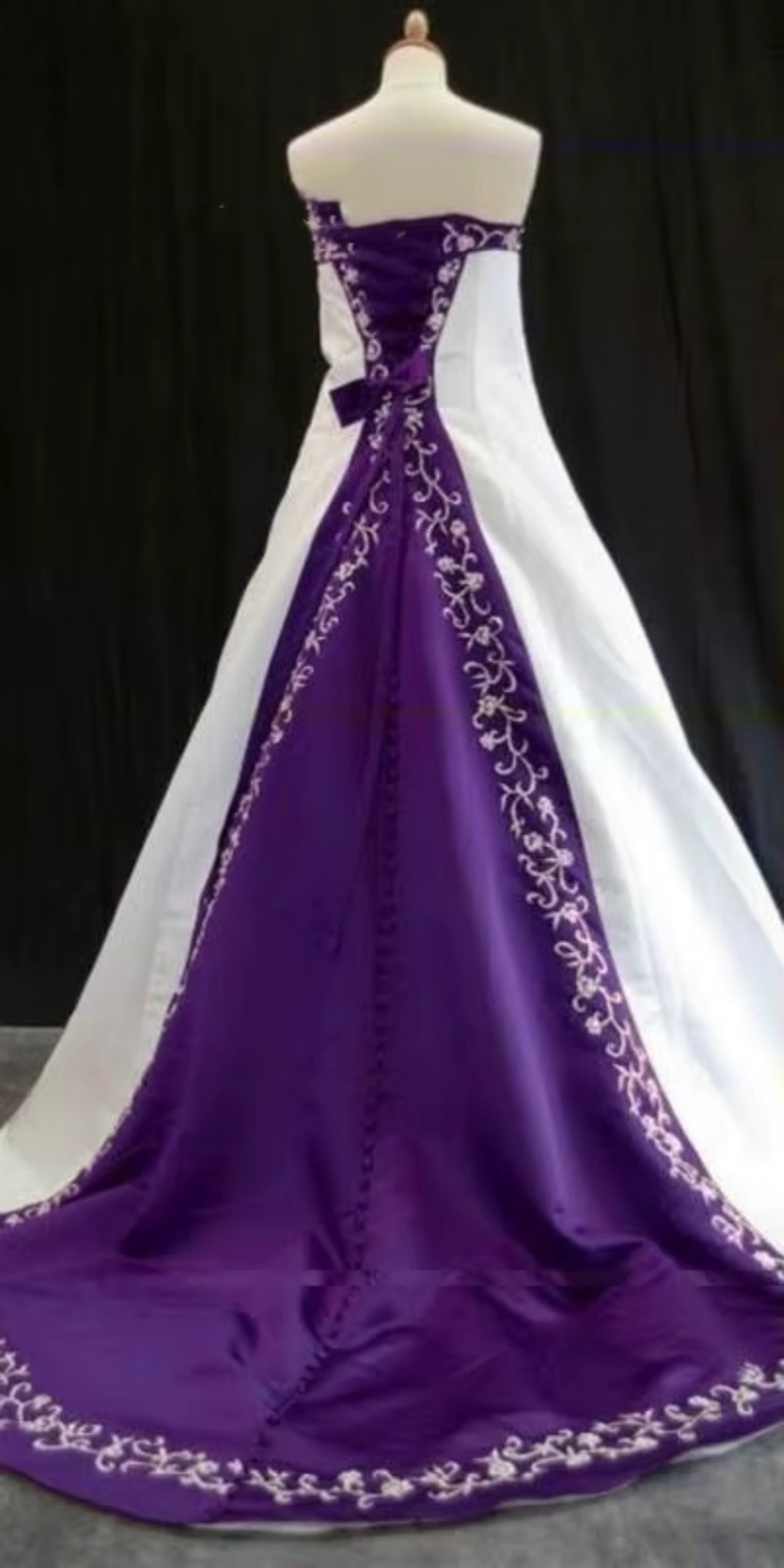 Vintage Burgundy And White Embroidery Wedding Dresses Contrast Color Satin A-Line Beach Bridal Gowns Court Train Lace-Up Corset Vestido De Novia 2025