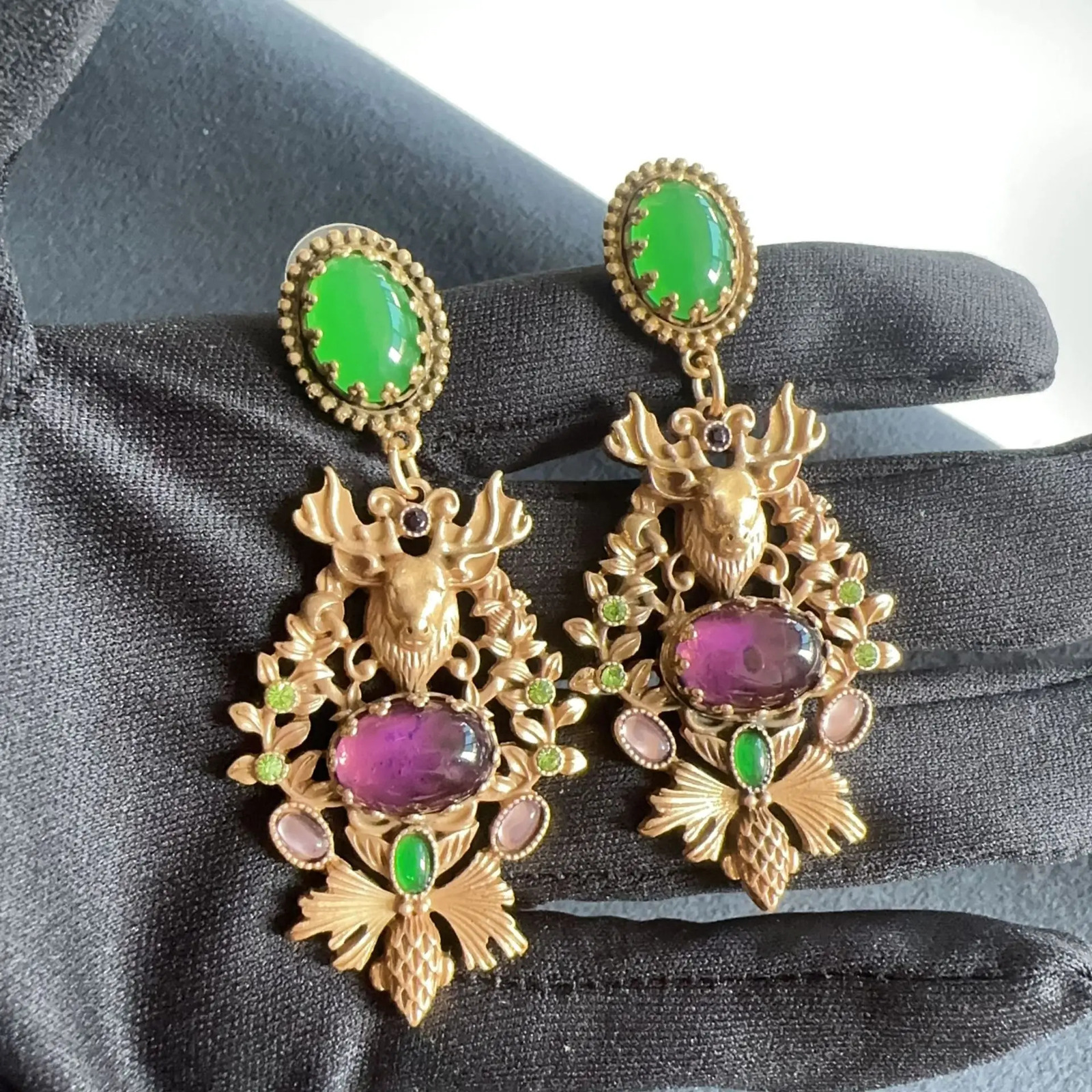 European and American Fashion Trends Retro Literature Elegant and Cute Elk Sweet Niche Amber Glass Stud Earrings 250117