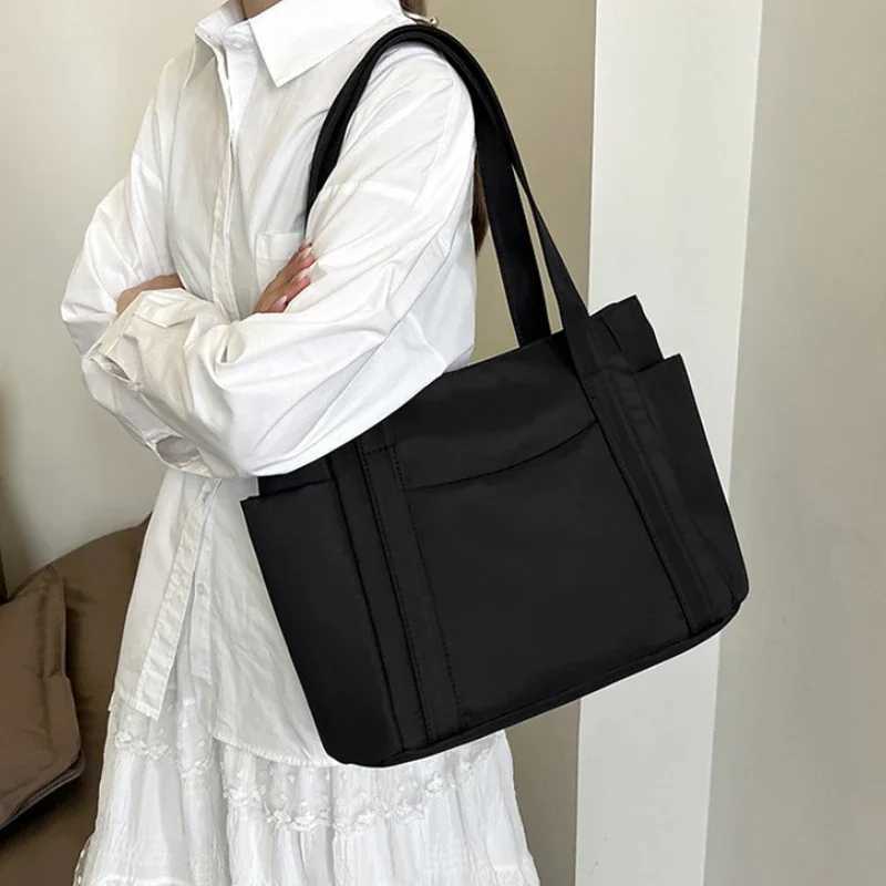 New Arrival High Quality Commuting Tote Bag Simple Nylon Womens Shoulder Bag Large Capacity Student Class Handbag Z250118