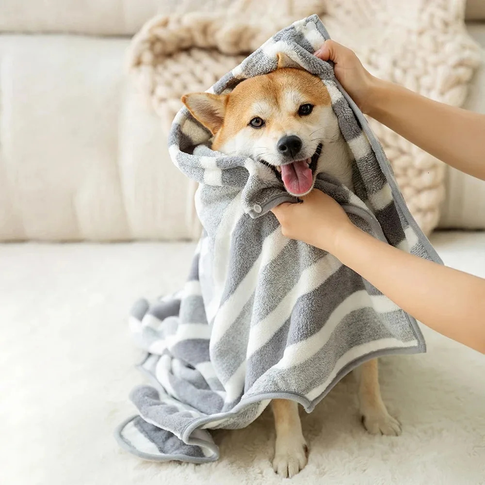 Dog Acceesories Cover for Cats Pet Blankets Supplies Dogs Products Blanket Small Pets Fluffy Soft Doggie Clothes Puppy Items 250115