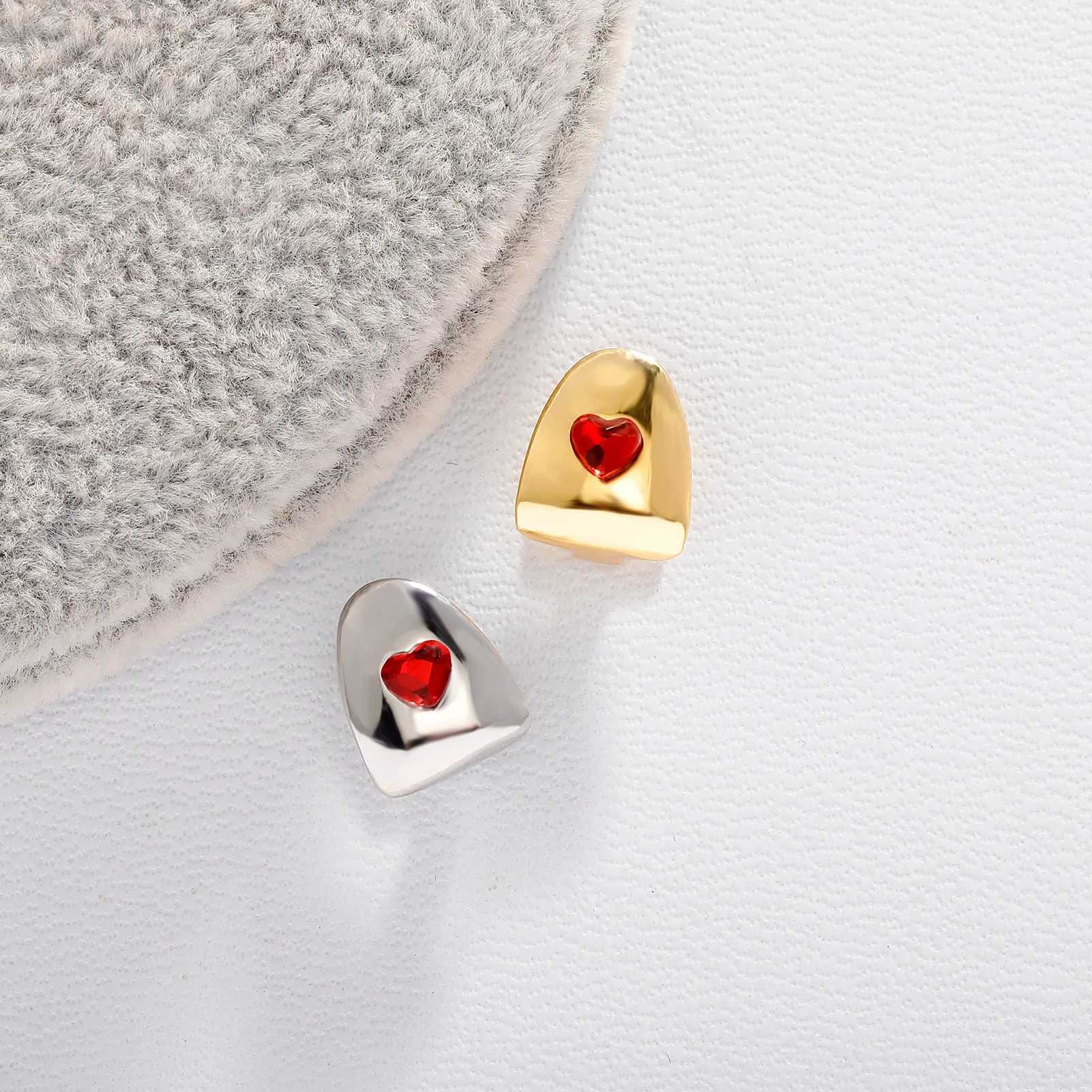 1pc Hip Hop Red Heart Teeth Grillz Gold Plated Dental Grills Rock Tooth Grillz Caps Crystal Teeth Caps Halloween Vampire ToothXJ250114