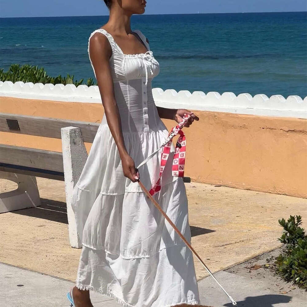 European and American 2025 summer women's vacation style fashionable square collar French temperament slim fit camisole dress new casual fashion 