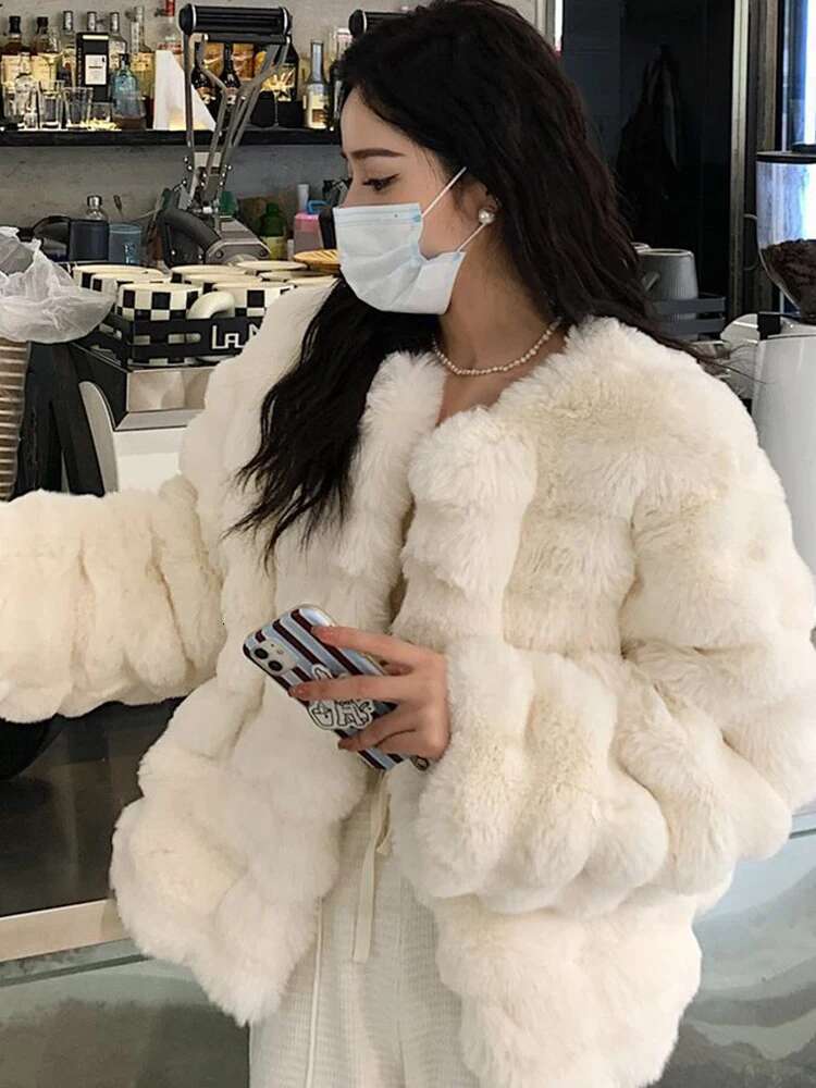 DEAT Fashion Women's Faux Coat O-Neck Long Sleeve Loose Thick Imitation Rabbit Fur Short Jacket Winter 2024 New