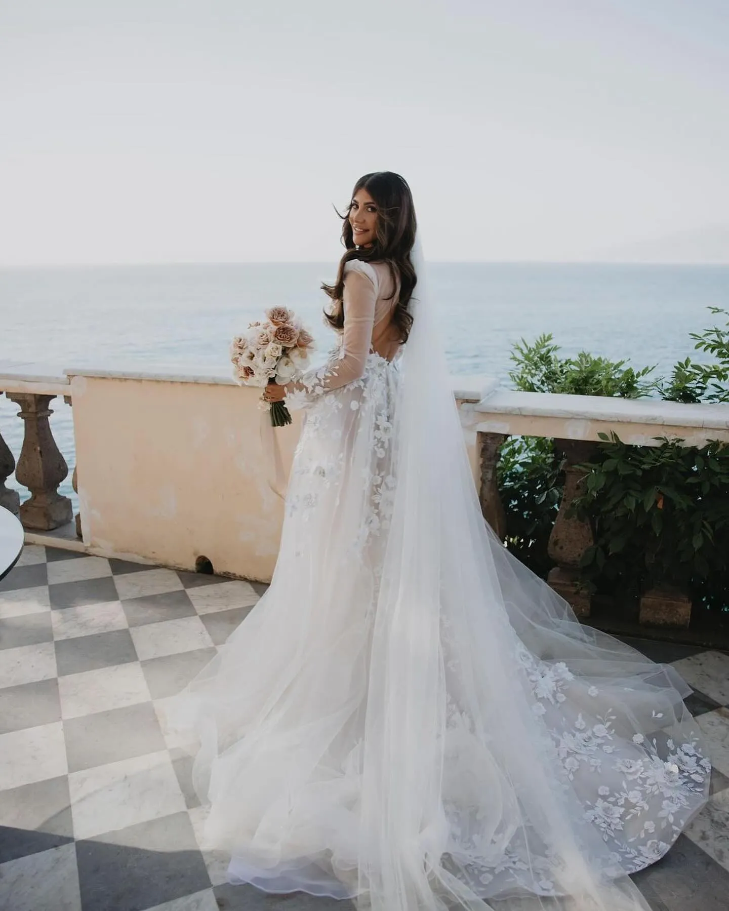 3D Floral Appliques Boho Wedding Dresses Long Sleeves Deep V-neck Backless Sexy Bridal Gowns Court Train Romantic Beach Vestido De Novia 2025