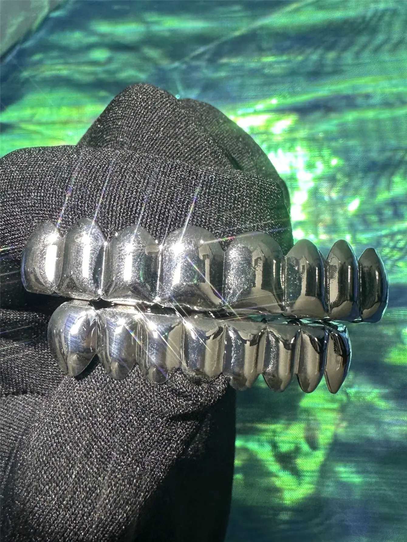 Shinning Big TH Bling Iced Out Teeth Grillz Hip Hop Top Bottom Grills Dental Mouth Punk Teeth Caps Cosplay Party TG141XJ250114