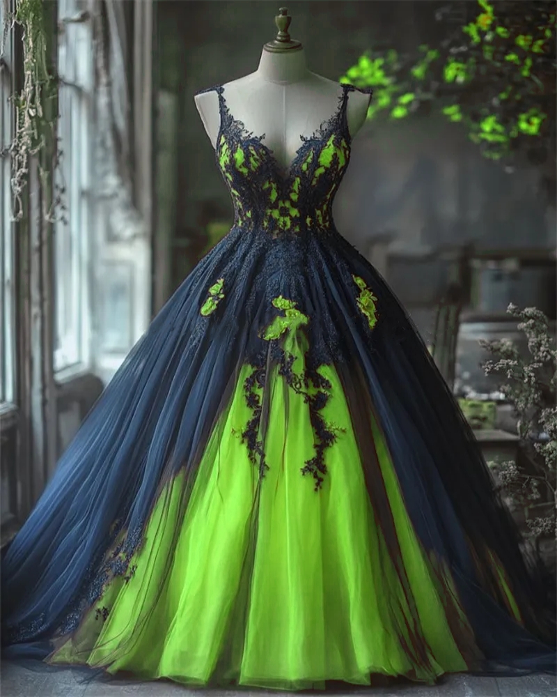 Spaghetti Straps Long Purple And Black Prom Dresses With Handmade Flowers Lace Appliques Court Train Lace-up Vintage Gothic Special Occasion Gown Even