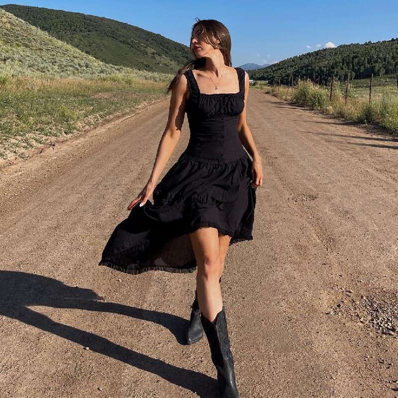 European and American 2025 summer women's vacation style fashionable square collar French temperament slim fit camisole dress new casual fashion 