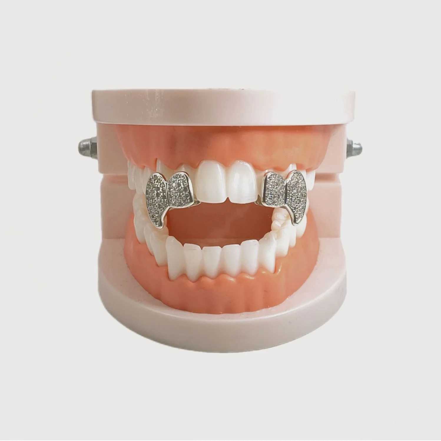 Hip Hop Rock Men Women Iced Out Cubic Zircon Teeth Grillz Caps Bling CZ Micro Pave Teeth Grills Halloween Cosplay JewelryXJ250114