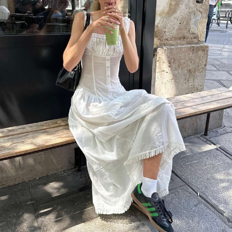 European and American 2025 summer women's vacation style fashionable square collar French temperament slim fit camisole dress new casual fashion 