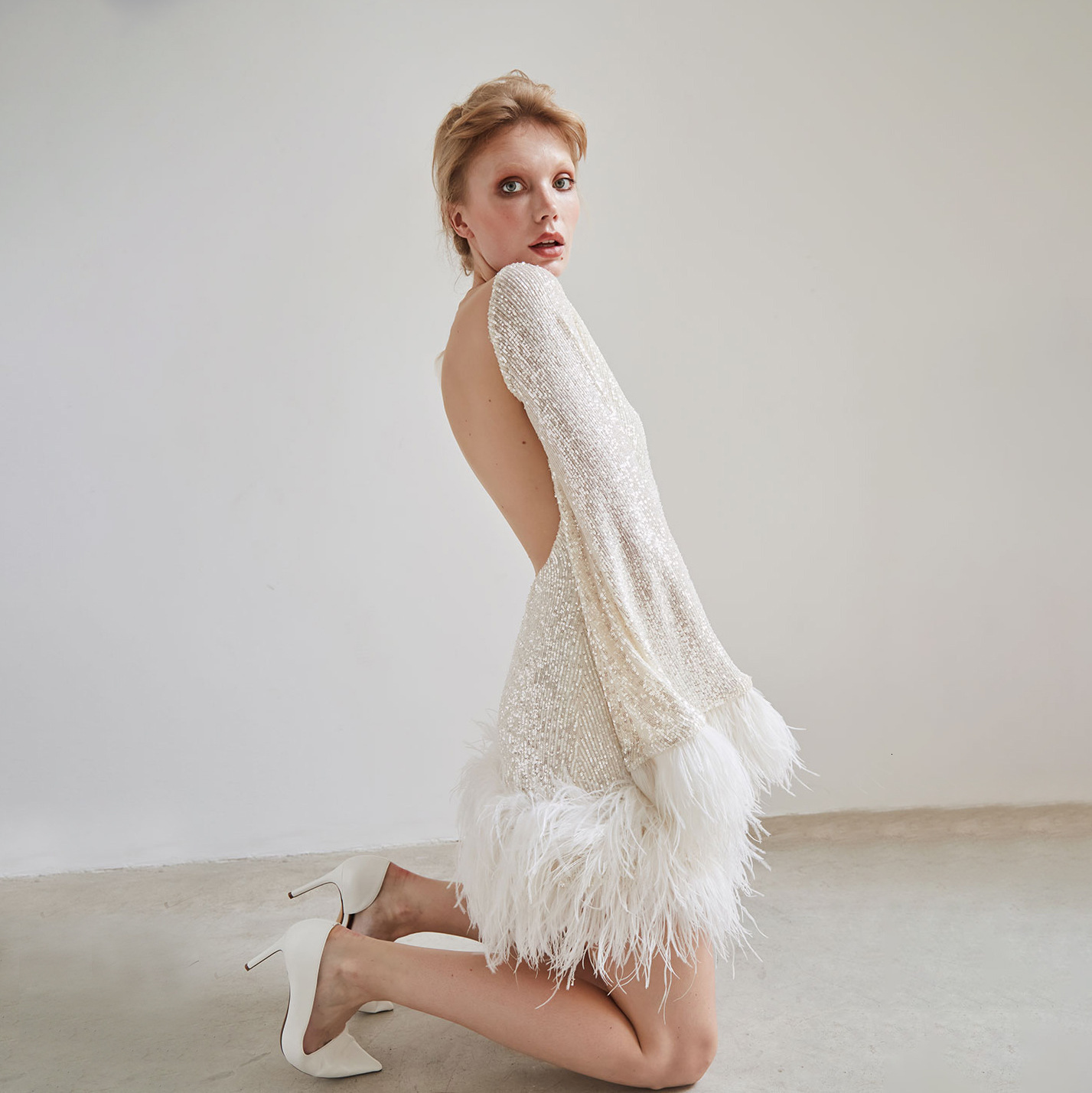 Autumn new womens waist collection sexy short skirt dress with large backless long sleeved sequin feather dress 230710