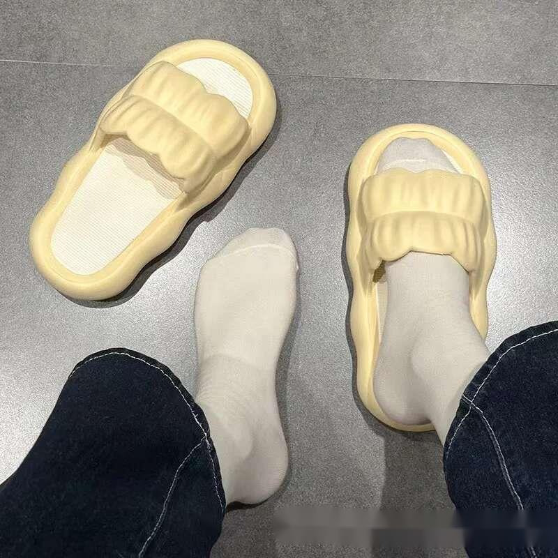 Stepping on poop feeg slippers wearing new Instagram fashion wers girls with soft hearts and cool bottoms for women