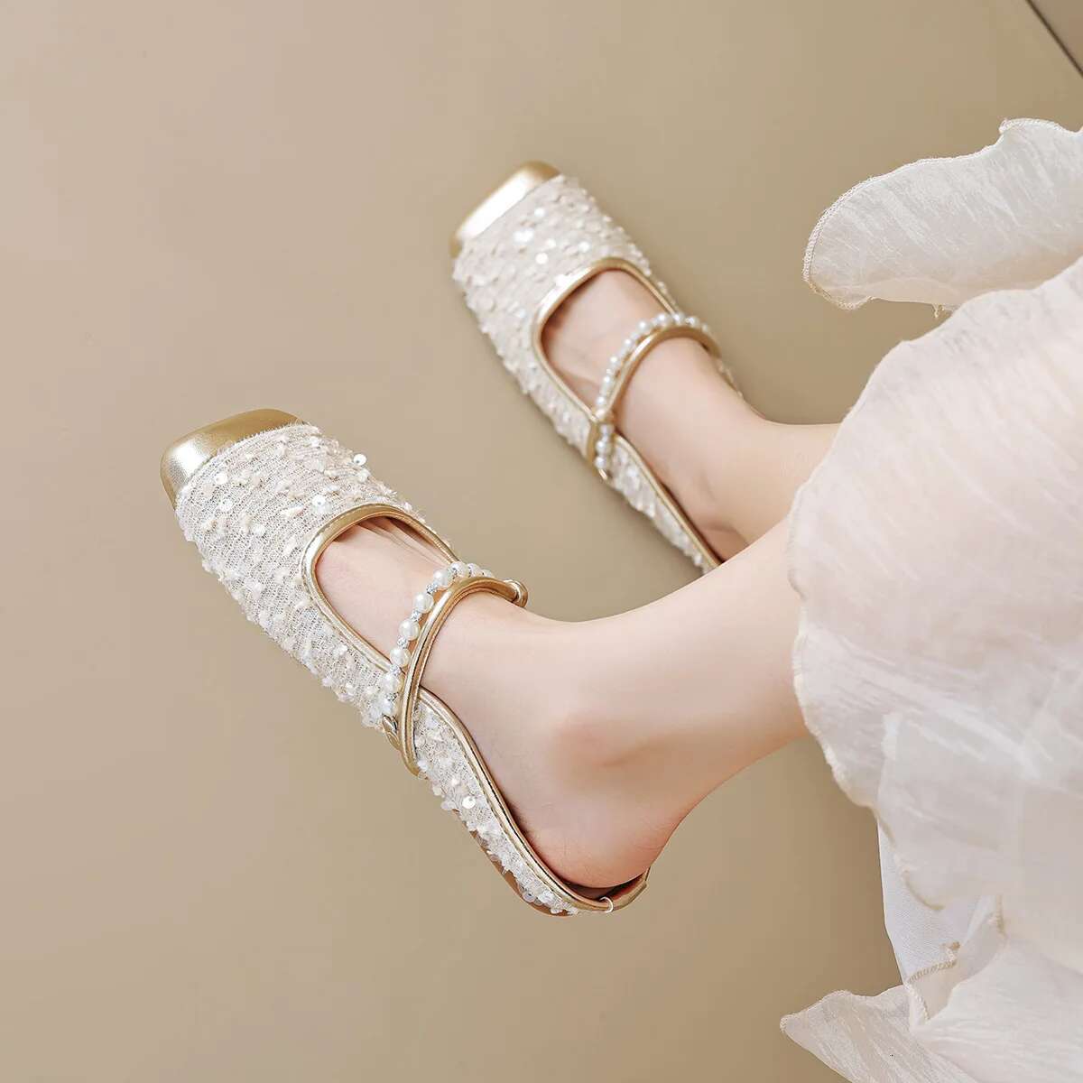New Spring Women's Outdoor Slippers Ladies Casual Mules Flat Shoes Fashionable Pearl Design Work And Party Wear 41-43