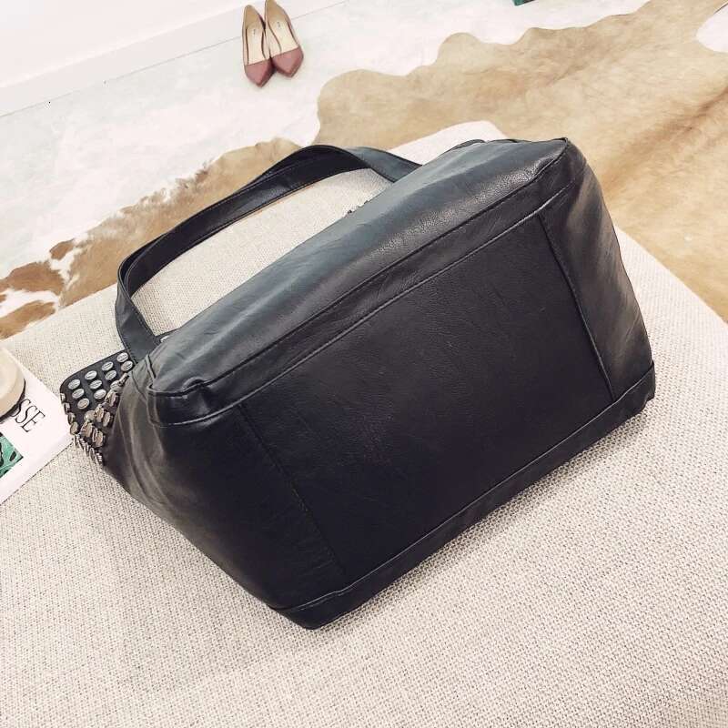 Big For Women Top Handle Hand Bags Shopper Tote Rivet Large Capacity Soft Leather Casual Black Handbag Ladies Sg Bag Stud