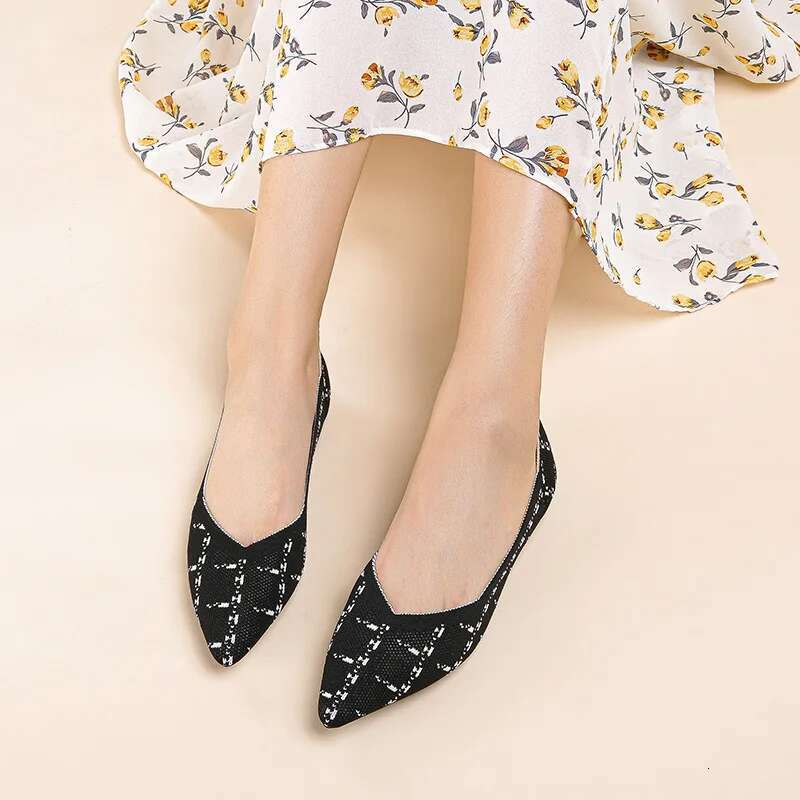 2025 New Women Shoes Flat Knit Breathable Square Heel Fashionable Beautiful Princess Antiskid Rubber Sole Comfortable