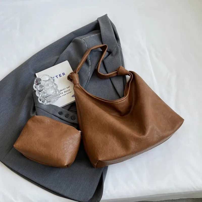 Vintage leather handbag womens large capacity shoulder bag luxurious and fashionable brown handbag shopping new large armpit homeless bag T250118