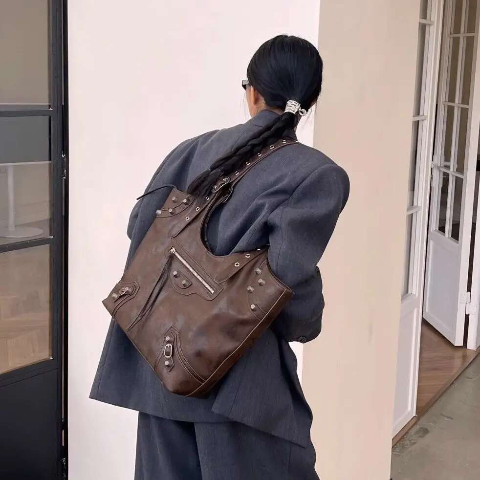 Punk Cow Cool Hand Heavy Industry Retro Rivet Bags 2024 New Trendy Tote Women's Handbags Shoulder Bag Large Capacity