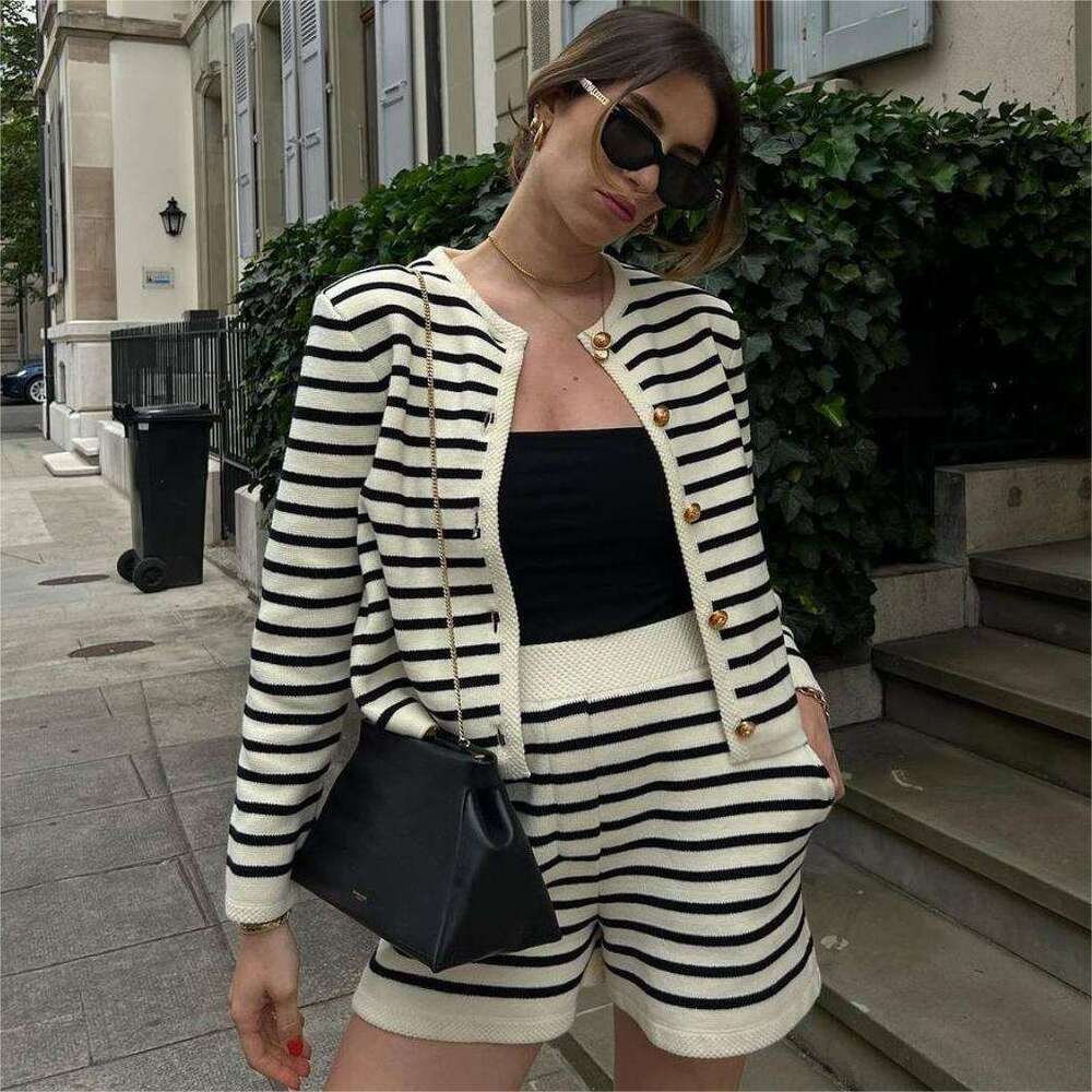New European and American women's hot selg striped round neck knitted cardigan fashionable sweater 2025 new casual fashion trend clothing