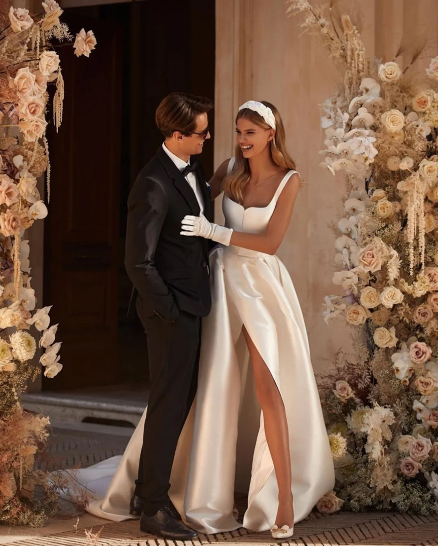 Nova A Milla Line Dress Square Neck Thigh Slit Wedding Dresses Vestidos De Novia Button Back Designer Bridal Gowns es signer