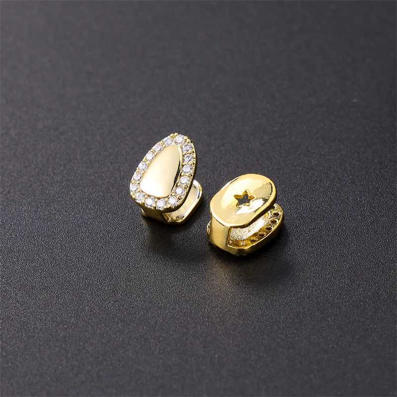 D Z Hip Hop 2Pcs Iced Out Cubic Zircon Teeth Grillz Caps Micro Pave Top Bottom Charm Grills For Men Women Teeth JewelryXJ250114