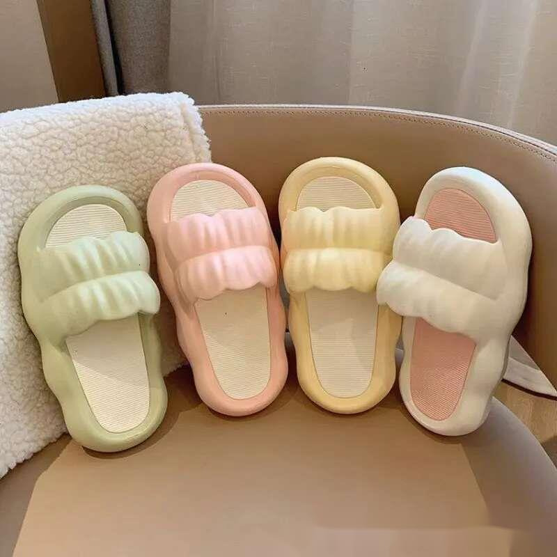 Stepping on poop feeg slippers wearing new Instagram fashion wers girls with soft hearts and cool bottoms for women