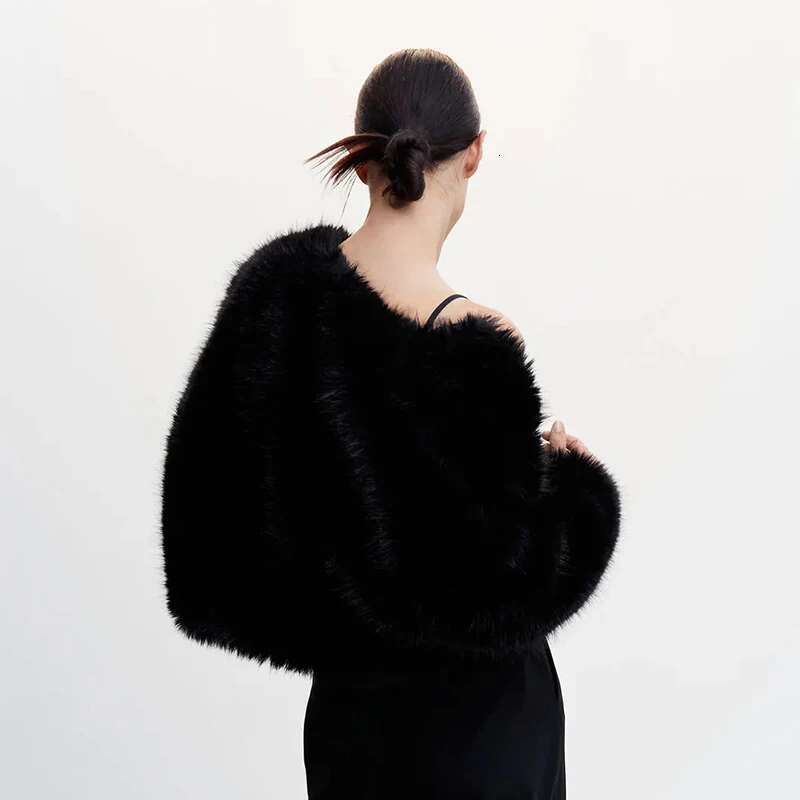 Ins Hot Brand Black Warm Cozy Cropped Faux Coat Women Winter 2024 Chic Girls Street Fashion Short Fur Jacket