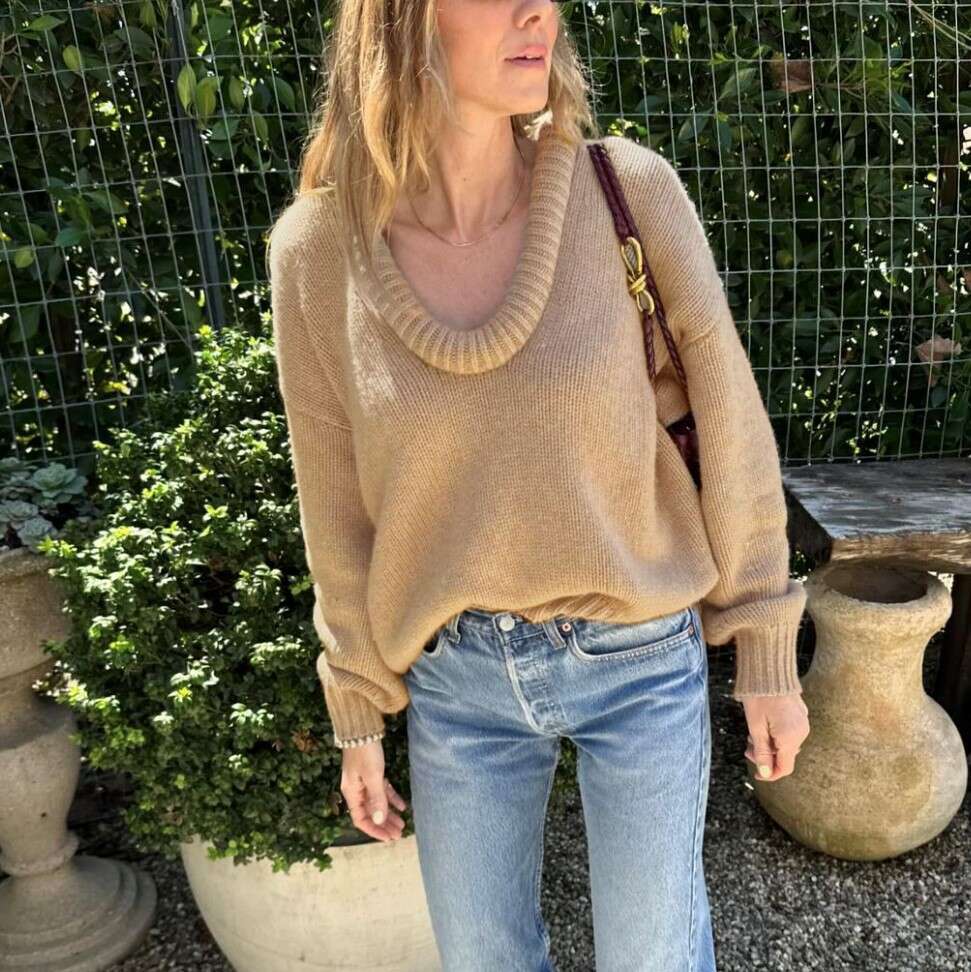 autumn winter European American women's hot selg top fashionable casual round neck knitted sweater 2025 new style chic and elegant clothing