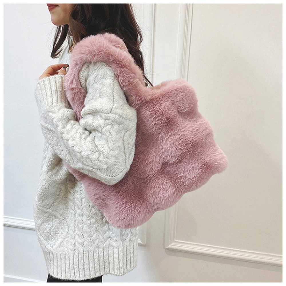 New Womens Fluffy Shoulder Bag Autumn Winter Top Handbag for Girls Plush Handbag Solid Color Casual Handbag T250118