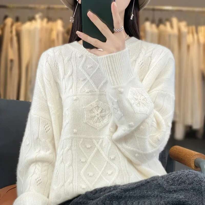Autumn Winter New Round Neck Embroidered Knitted Women's Pullover Loose Casual All-Match Bottoming Sweater Ladies Jumpe