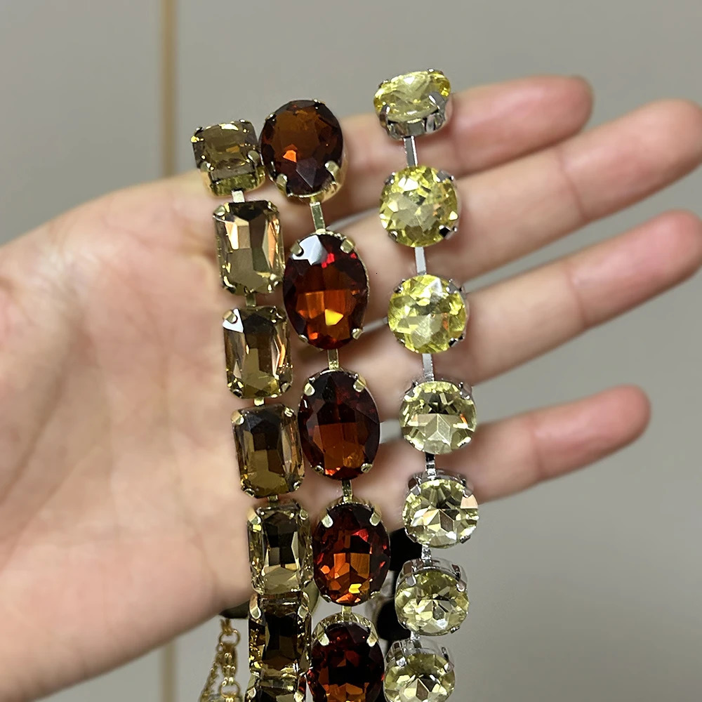 Exquisite Charm Sparkling Glass Crystal Necklace Handmade Claw Inlaid Crystal Chain Necklace Womens Cube Declaration Necklace Gift 250109