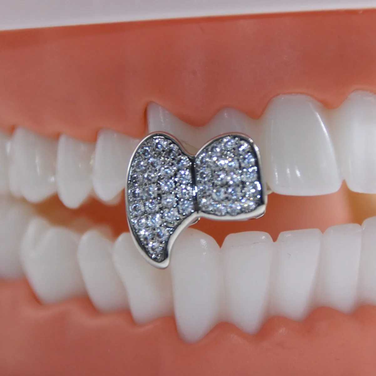 Hip Hop Rock Men Women Iced Out Cubic Zircon Teeth Grillz Caps Bling CZ Micro Pave Teeth Grills Halloween Cosplay JewelryXJ250114