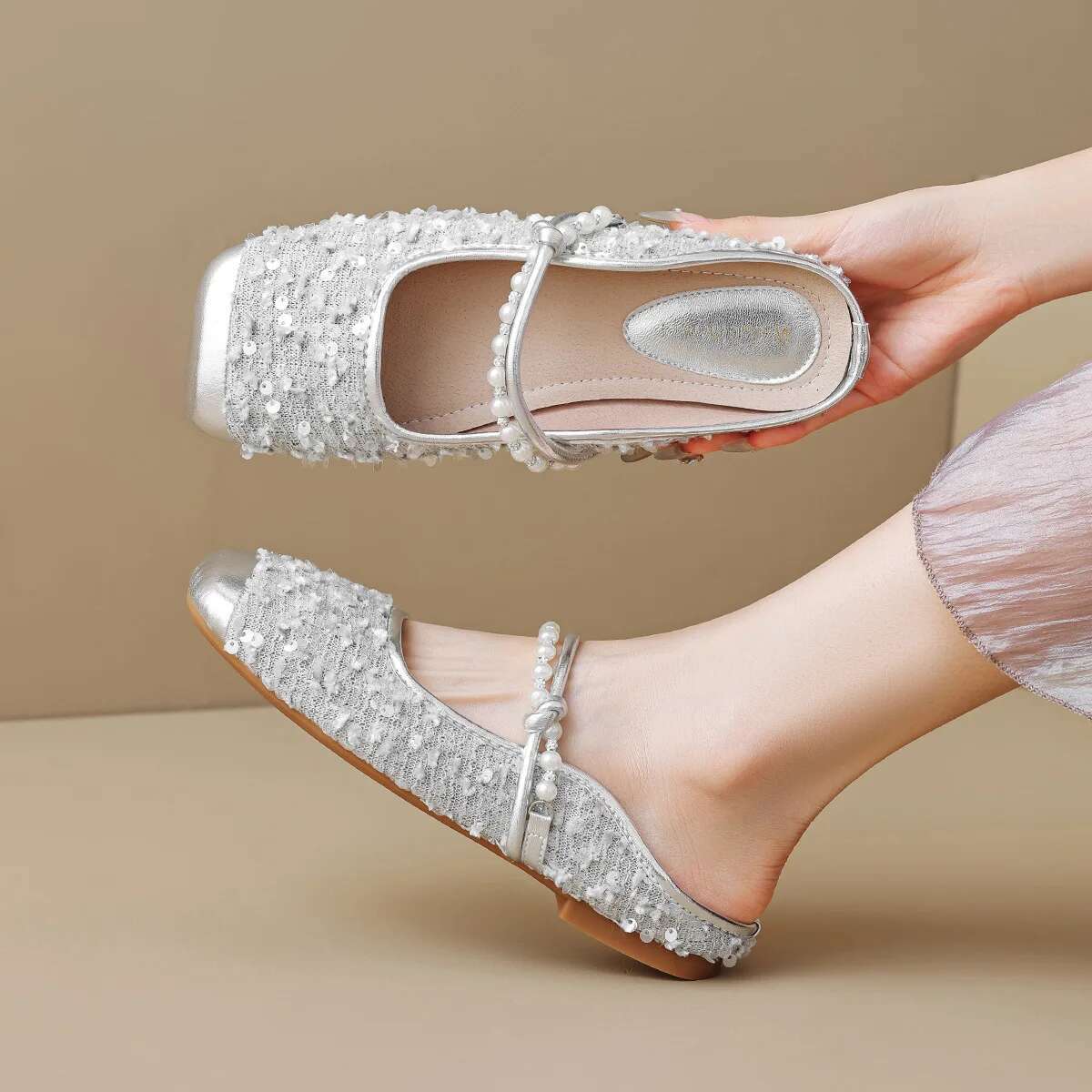 New Spring Women's Outdoor Slippers Ladies Casual Mules Flat Shoes Fashionable Pearl Design Work And Party Wear 41-43