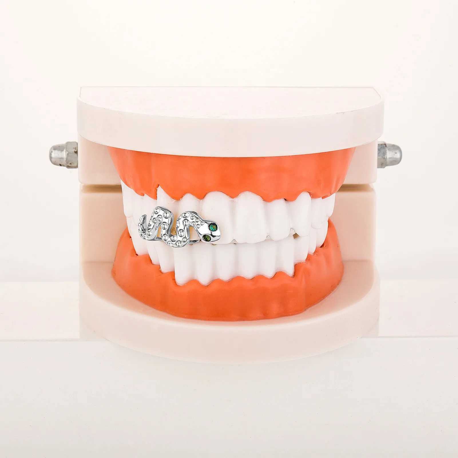 RACHELZ Niche Green Crystal Eye Snake Shape Teeth Grillz Hip Hop Tooth Caps Decor For Women Men Jewelry CosplayXJ250114